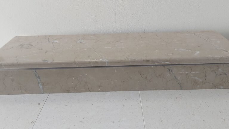 Fugiranje kamena: alat, materijal i postupak za spojnice koje ne pucaju